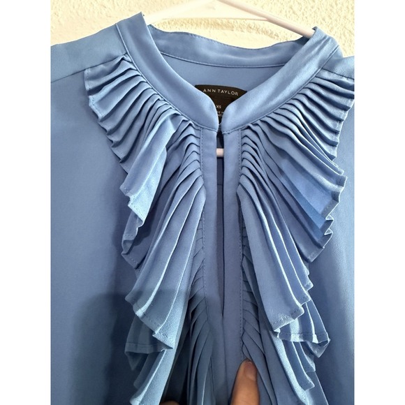 Anne Taylor Women's Petit Icon blouse Long Sleeve Light Blue Sz XS Ruffle Front - Picture 3 of 8